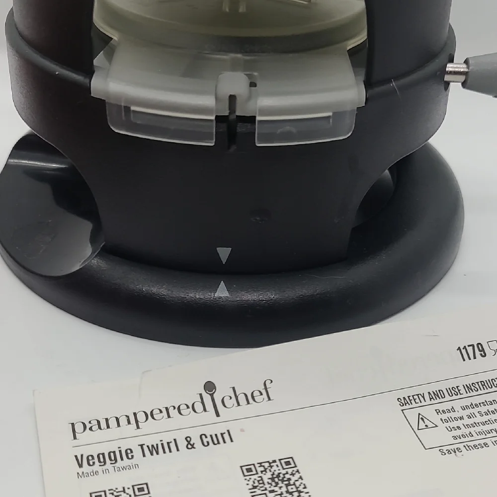 Pampered Chef Veggie Twirl & Curl / Spiralizer - Picture 8 of 12